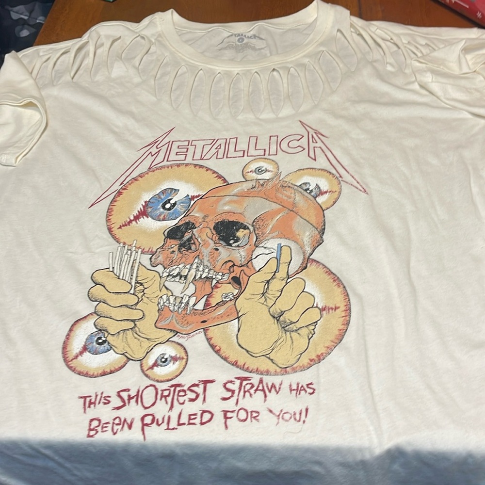 Torrid Metallica Tee. Cutouts on the neckline. No Flaws. Size 2 - Picture 2 of 7
